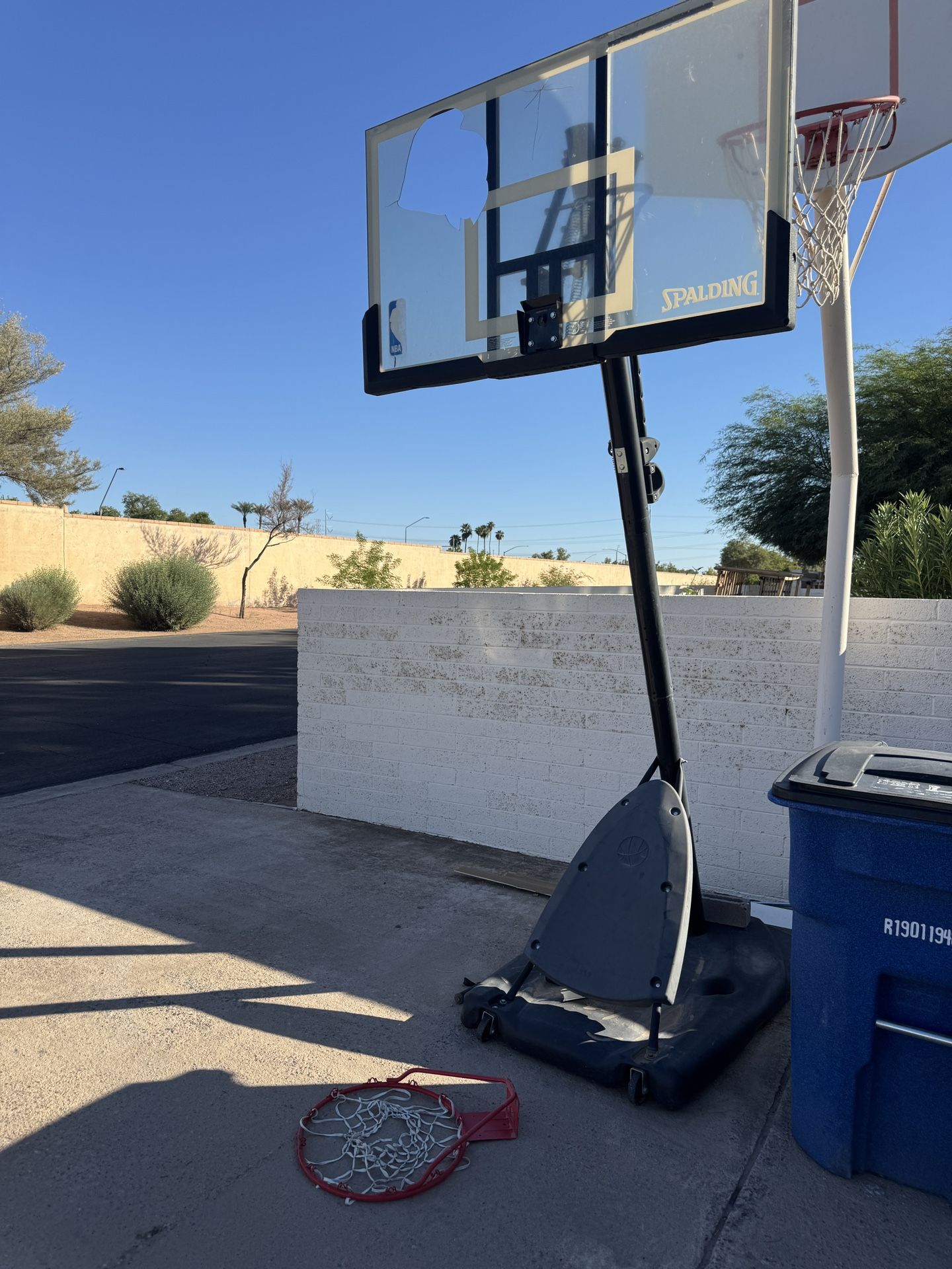 FREE - BASKETBALL HOOP