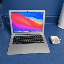 MacBook Air 13.3in i5 Laptop 4gb Ram 128GB SSD W/Lifetime Office