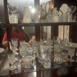China Cabinet And Table