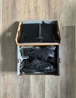 Fashion shoes tracks