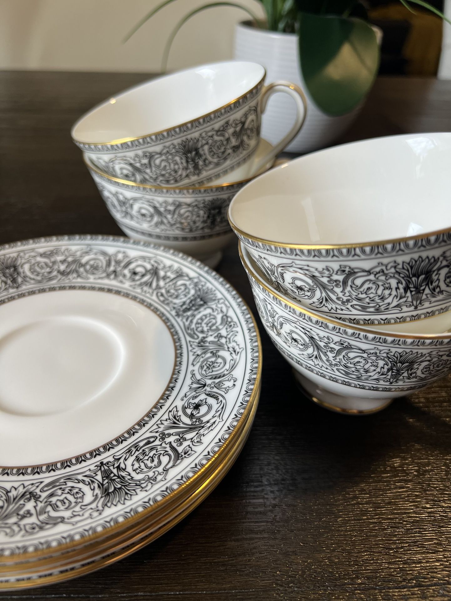 Set of 8 Cups & Saucers, Fine Bone China, England