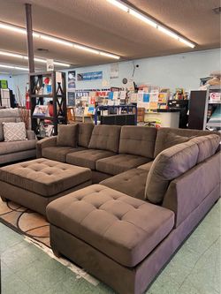⚡️Flash Deal⚡️Brand New 2pc Reversible Sectional with Ottoman $899, Delivery Available.