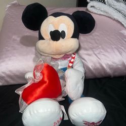 Disneyland Mickey Mouse Valentines 2021 Limited Edition Plush