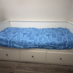 DAY BED WITH STORAGE 