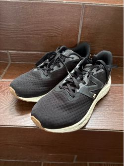 EUC New Balance black womens shoes size 8