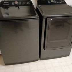 Samsung full size washer and dryer unit. Model is still in new condition.(2024)