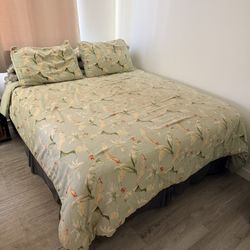 Queen Size Bed & Bedding 