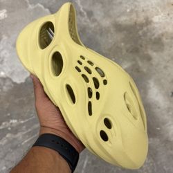 Adidas Yeezy Foam Rnnr “Sulfur” Size 11