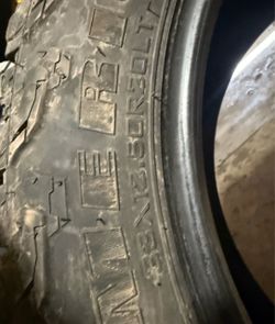 33X12.50R20 great used tire