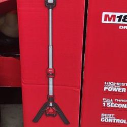 Milwaukee M12 Fuel Rocket Dual Power Light