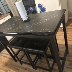 Dinning Set And bakers Rack