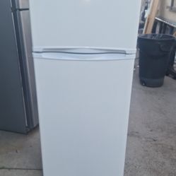 STUDIO SIZE REFRIGERATOR (DELIVERED)