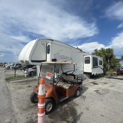 RV Fifth Wheel. 35 Feet. 3 Slides. 