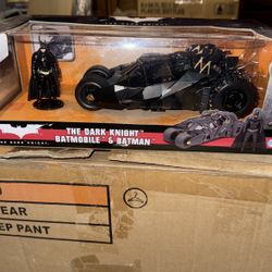 The Dark Knight Batmobile And Batman 1/24 Scale