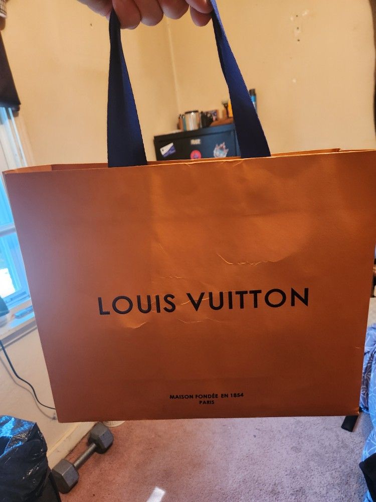Louis Vutton District PM Messanger Bag (With All Paperwork)