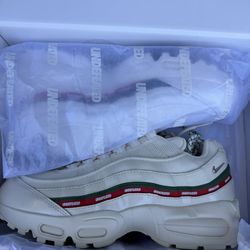 Undefeated air max 95 size 8.5