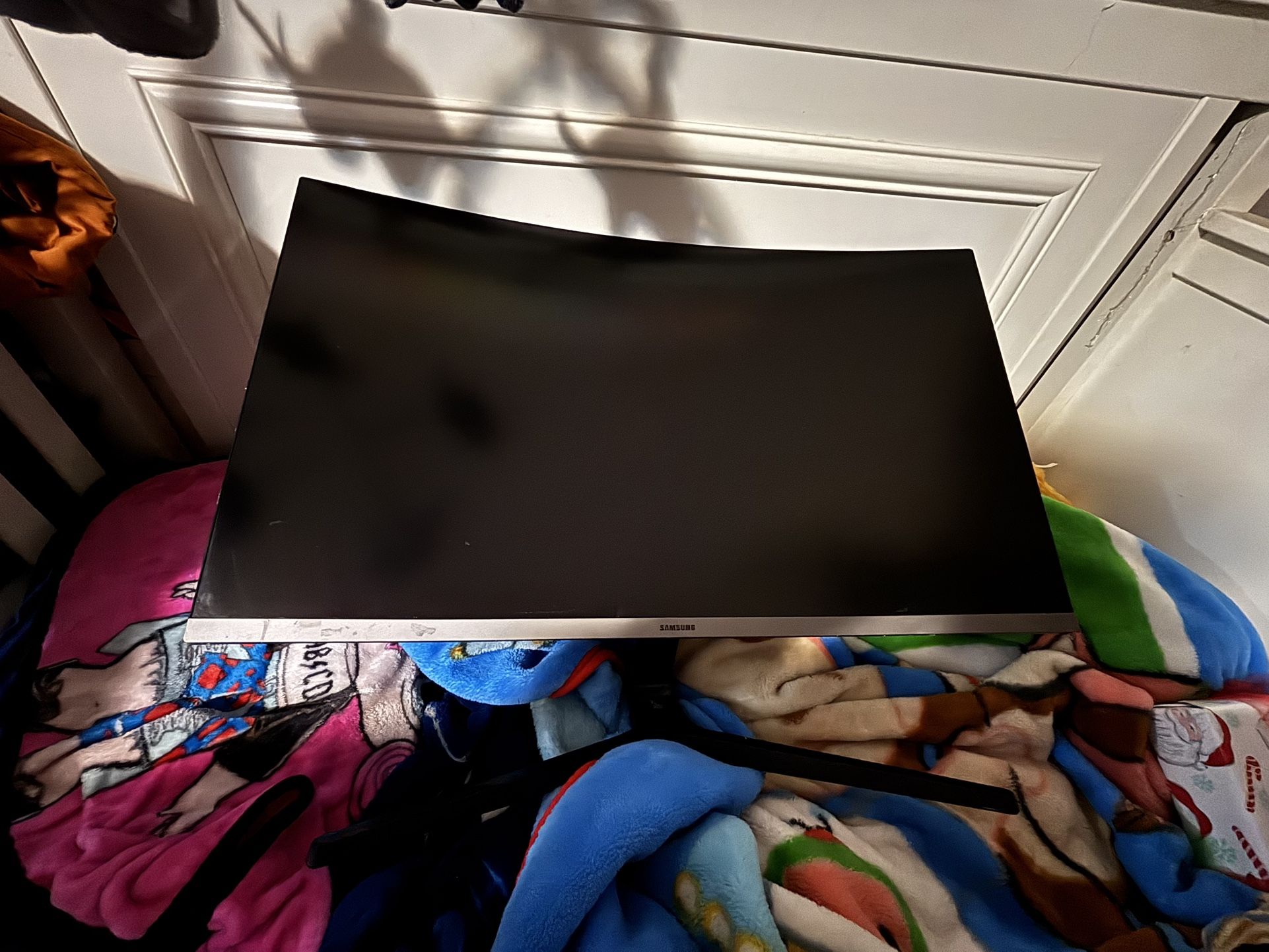 32inch Curb Samsung Monitor