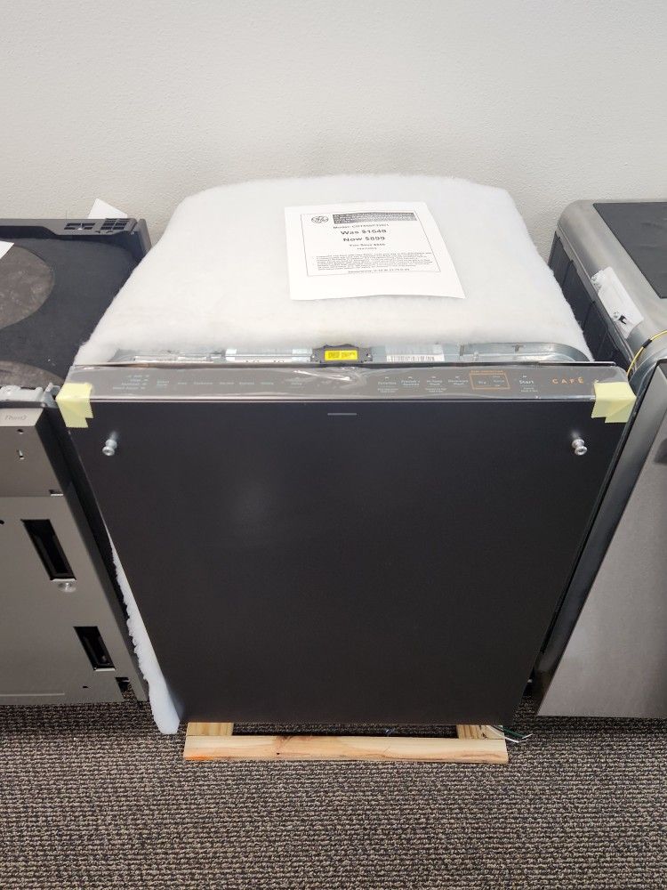 24 in. Built-In Top Control Dishwasher in Matte Black with Stainless Tub, Ultra Wash and Dual Convection Dry, 44 dBA