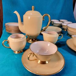 Gorgeous Flintridge Chartreuse & Gold gilded Dishes 37pcs