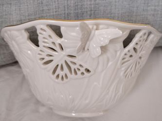 Lenox Butterflies And Lace Bowl Centerpiece With 24 Karat Gold Trim