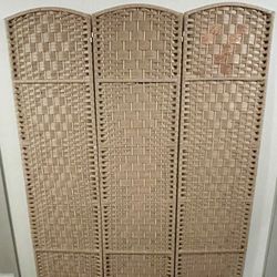 3-Panel, Lightweight (approx. 10 lbs.), 71"H Folding Privacy Screen (pls view all photos & read complete description herein) - posted price is firm.