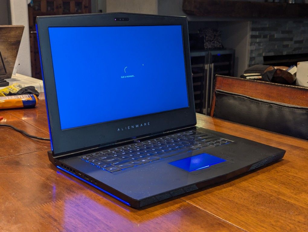 Alienware 15 R3 Gaming Laptop | i5-6300HQ | GTX 1060 | 1TB Storage | 8GB RAM