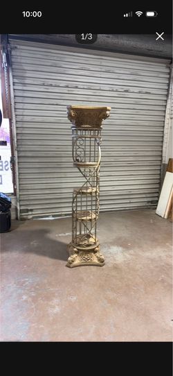 Spiral Iron Shelf w/Ornate Top and Base