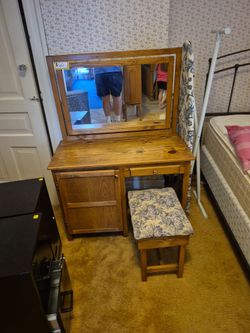 Girls vanity