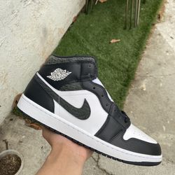 Jordan 1 Mid Panda Elephant