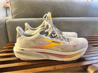 Brooks 8.5 woman