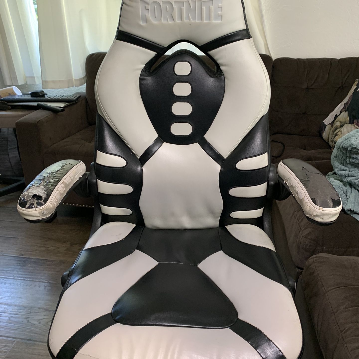 Fortnite skull trooper online gaming chair