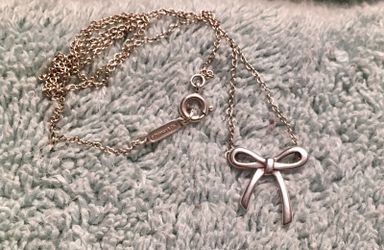Tiffany & Co. Mini Bow Pendant