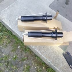 2003. Jeep Liberty Front Struts 
