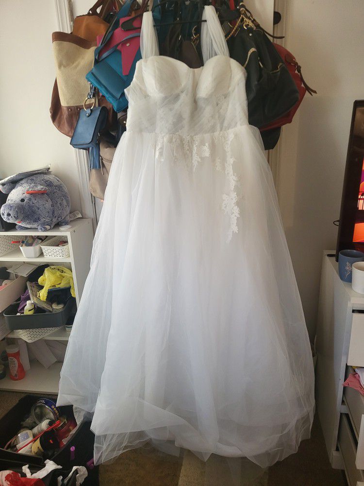 Beautiful Wedding Dress  100.00 And Veil 15.00