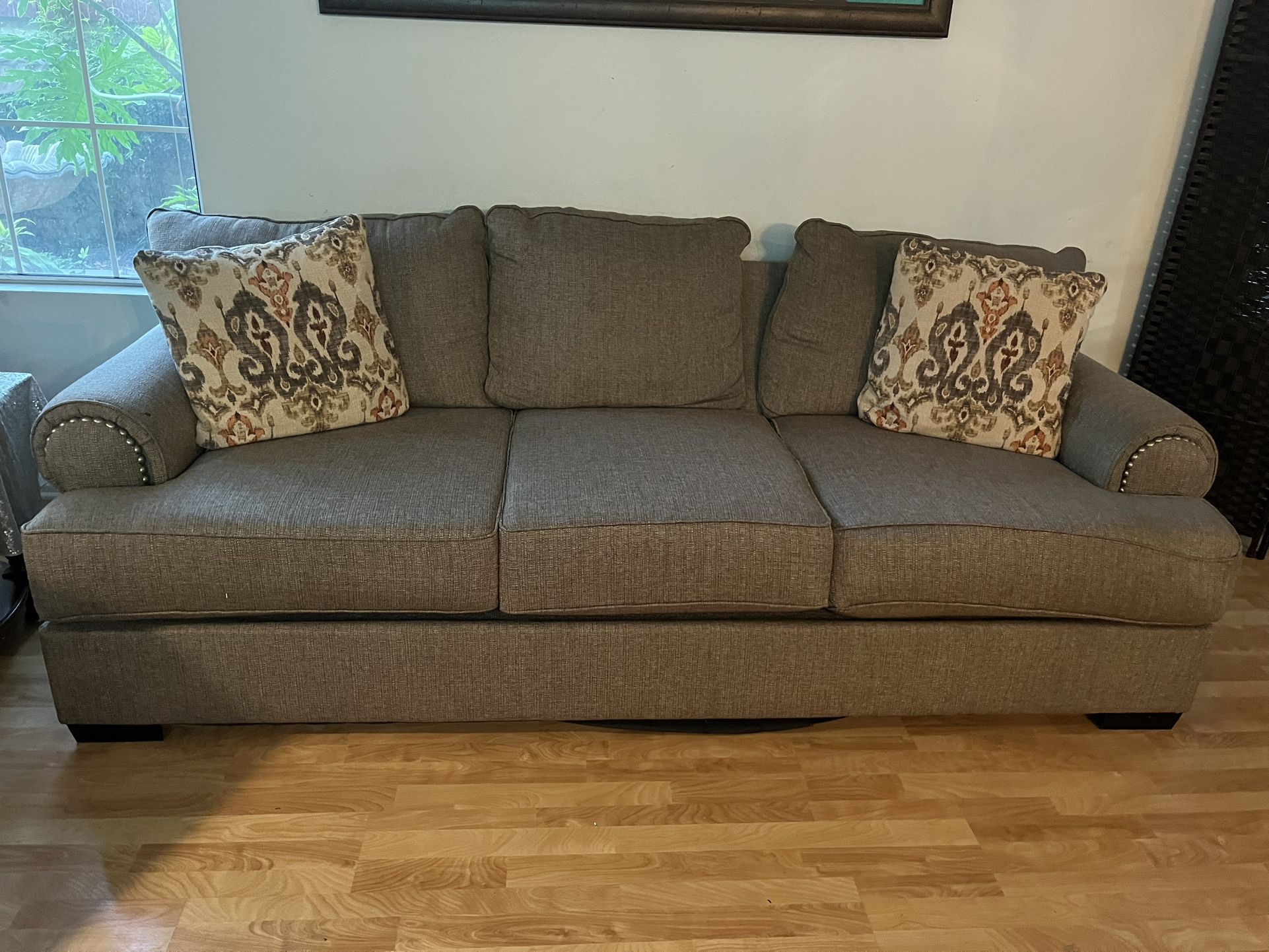 Loveseat 59"W x 39"D x 38"H