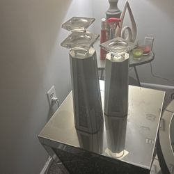 NICE ELEGANT TABLE AND CAN HOLDER