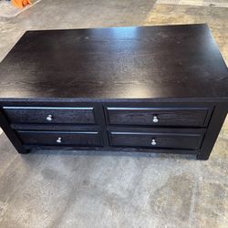 Lift top coffee table