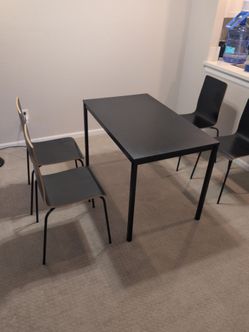 Dine in table with 4 chairs