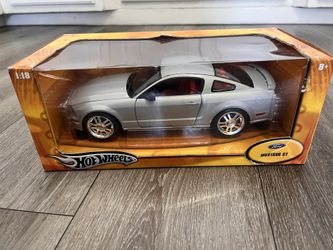 Diecast 1/18 Scale Hot Wheels Ford Mustang GT 2005 Gray brand new never opened