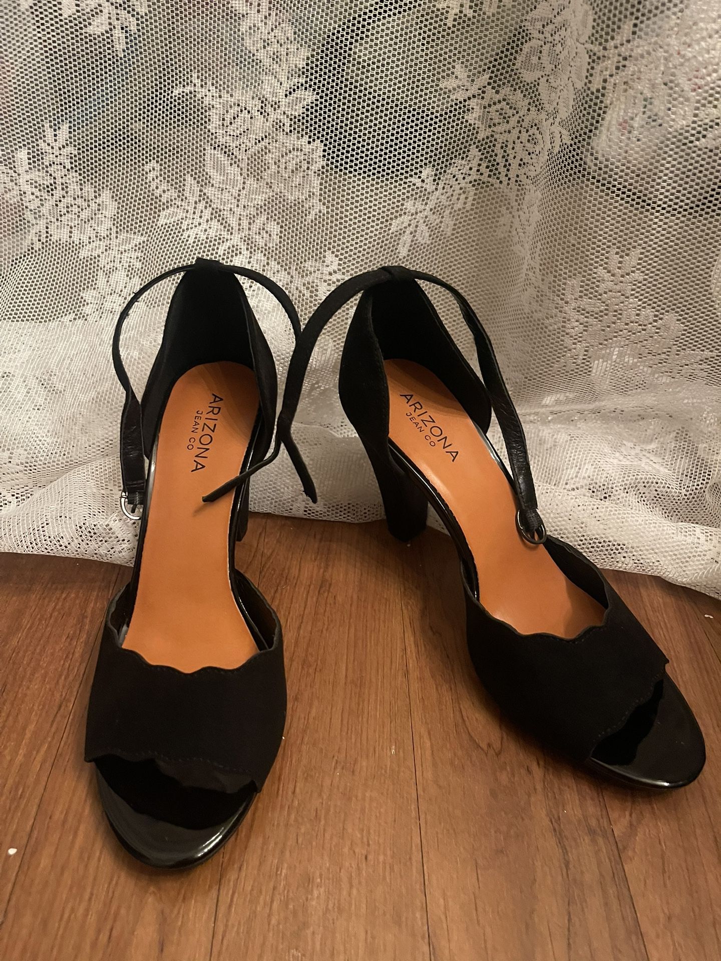 Woman Short Heel Shoes