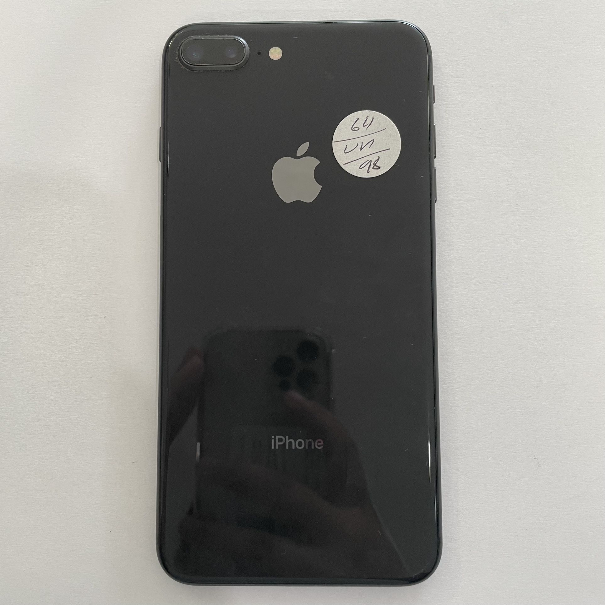 Factory Unlocked Iphone 8 plus 64 gb comes with store warranty