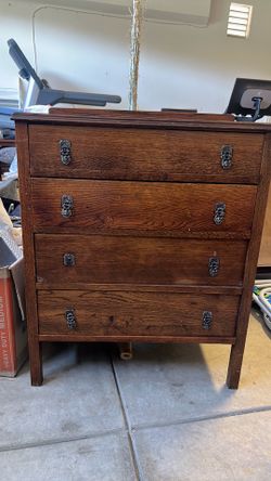 4 drawer Dresser