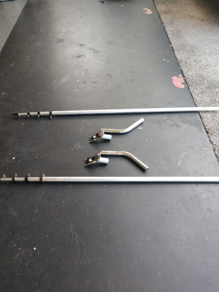 Lee outriggers and collapsible poles
