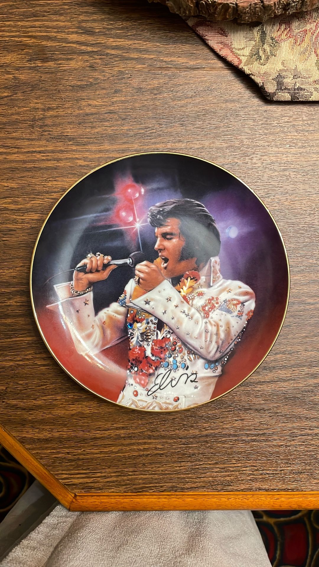REMEMBERING ELVIS Limited Edition 8 In.