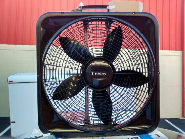 Lasko Fans Weather-Shield Select 20 in. 3-Speed Box Fan with Thermostat B20570
