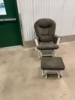 Nursery Sardonyx Oyster/Gray Glider rocking chair & Ottoman… $80
