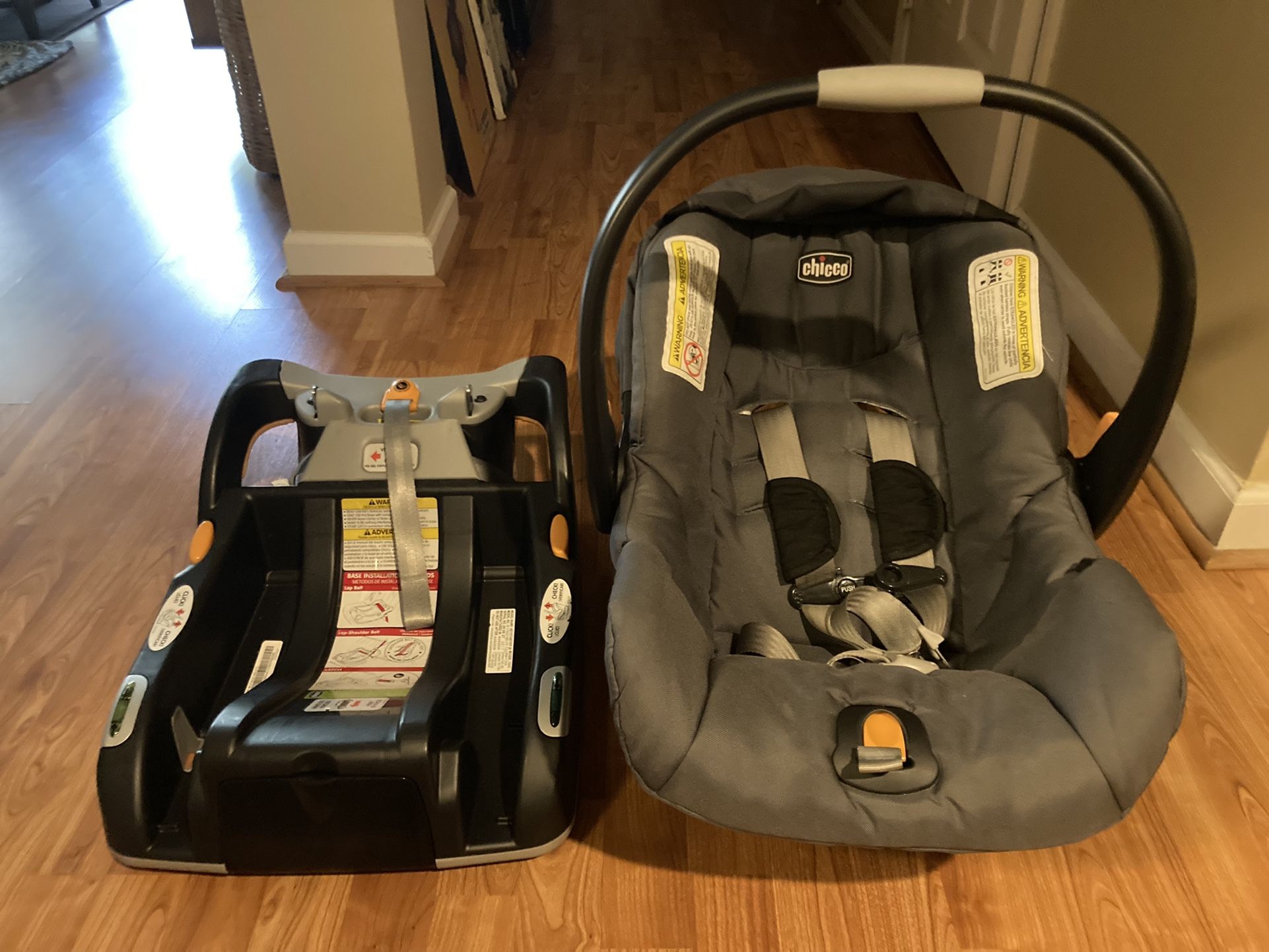 Chicco KeyFit Car Seat and 2 Car Seat Bases