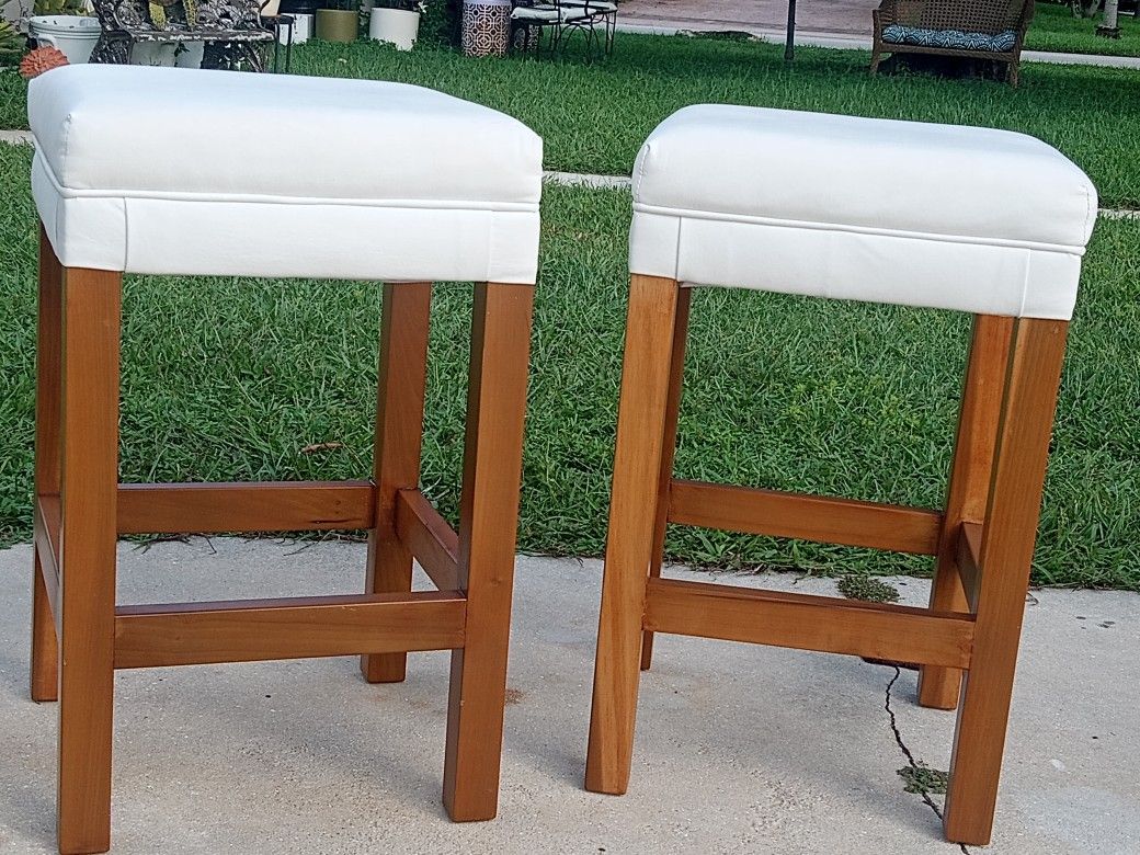 Pair of Backless Counter Height Stools for Sale in Pompano Beach, FL