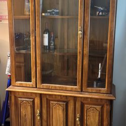 Hutch With Light / China Cabinet