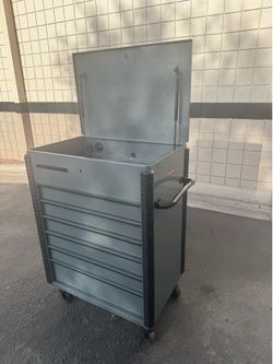 Tool box with 2 keys